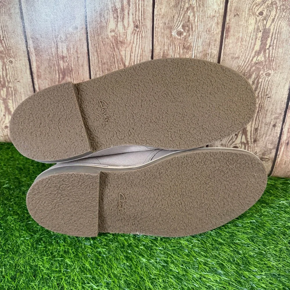Clarks Shepton Desert Boot Mens size 12 M Taupe Distressed Suede Chukka Lace Up